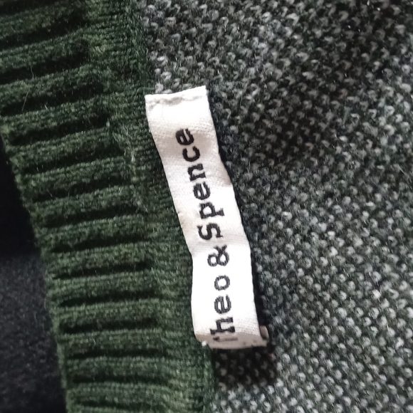 Theo‎ & Spence Boxy Fit Sweater - Picture 4 of 4